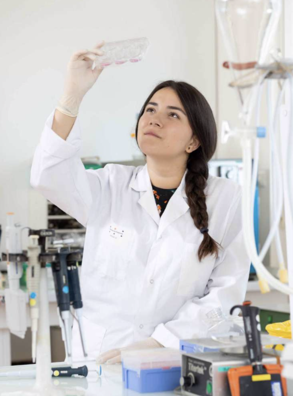 Nadine Serhan, chercheuse en Médecine