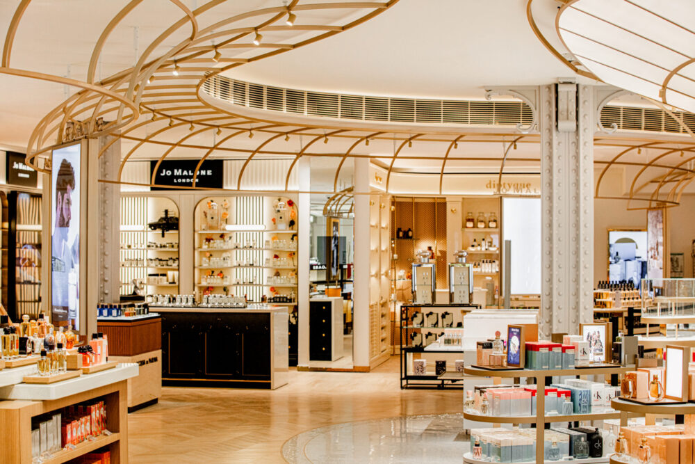 À l'intérieur de la samaritaine, rayon beauté